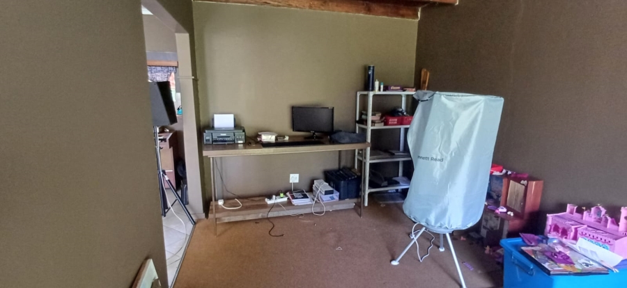 4 Bedroom Property for Sale in La Hoff North West